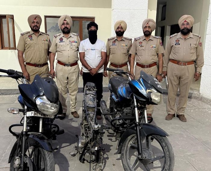 ਪੁਲਿਸ ਵਲੋਂ ਚੋਰੀ ਦੇ ਤਿੰਨ ਮੋਟਰ ਸਾਇਕਲ ਸਮੇਤ ਇੱਕ ਵਿਅਕਤੀ ਨੂੰ ਕਾਬੂ